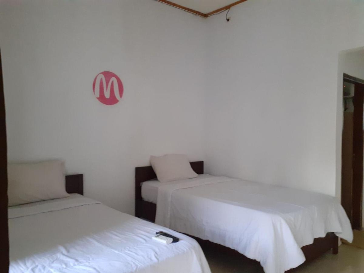 Mugeni Homestay Senggigi Exterior foto