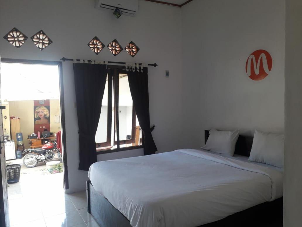 Mugeni Homestay Senggigi Exterior foto
